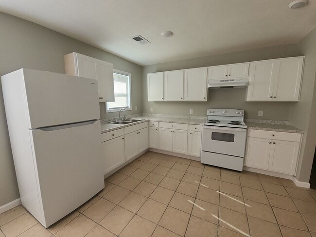 Photo - 43 Foxlea Dr