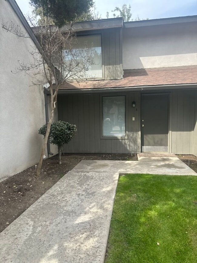 Building Photo - 2800 Barrington St Unit B