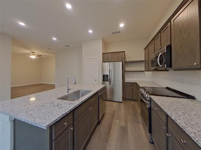 Photo - 310 Lincoln Cir