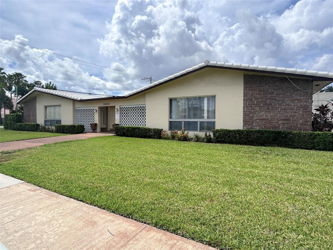Photo - 3500 Polk St (Hollywood, FL)