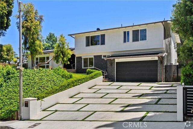 Building Photo - 16544 Park Ln Dr Rental