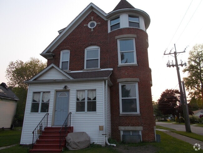 Building Photo - 2900 Enoch Ave Rental