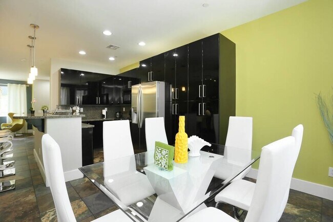 Photo - LUXURY 3BD/2.5BA TOWNHOUSE!