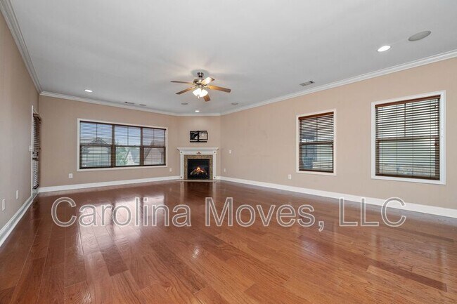 Photo - 213 Bell Heather Ln