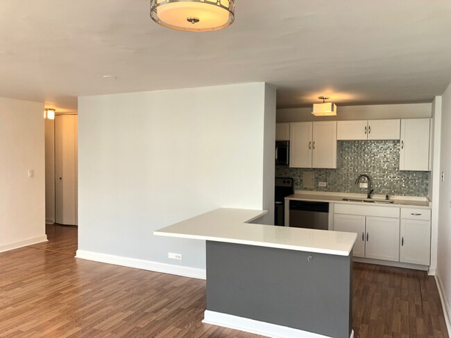 Photo - 5701 N Sheridan Rd