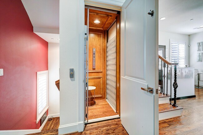 Photo - 1919 Colquitt St