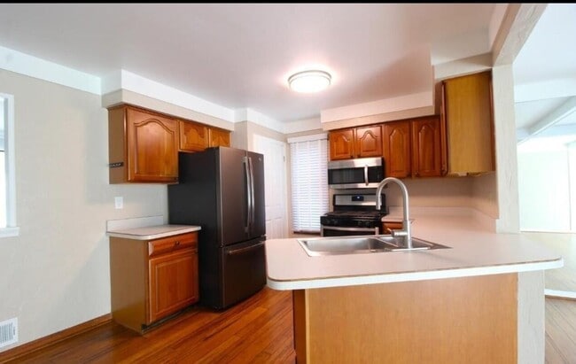 15158 Congress Dr