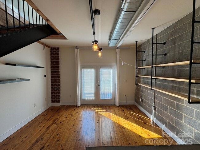 Building Photo - 3205 N Davidson St Unit 205 Rental