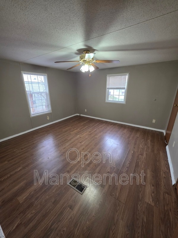 Photo - 16 English Village Park