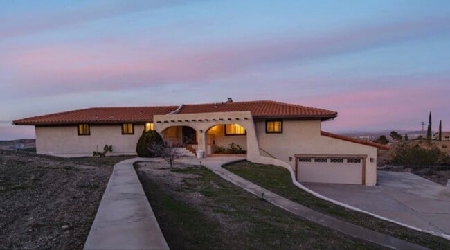 Photo - 1055 Lakeview Dr