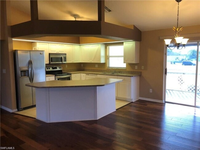 Photo - 2204 NE 9th Pl