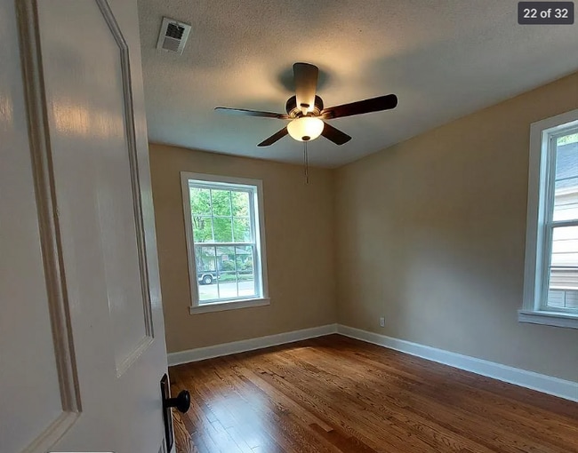 916 9th Ave SE