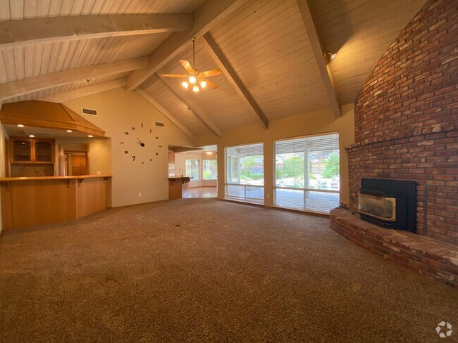 Building Photo - 966 E Sutton Dr Rental