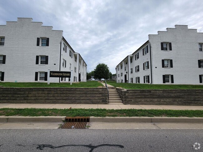 Building Photo - 2 bedroom 1 bath apartment Unit 610-8