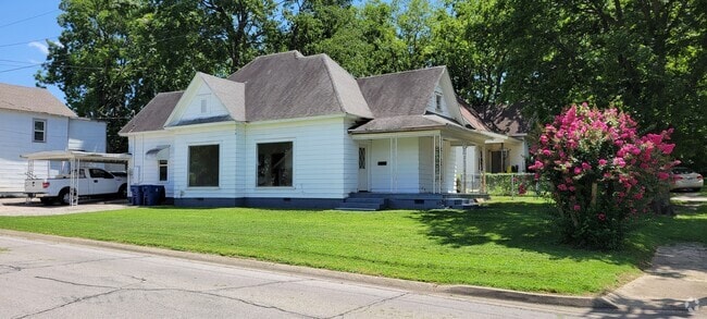 Building Photo - 1101 S 11th St Rental