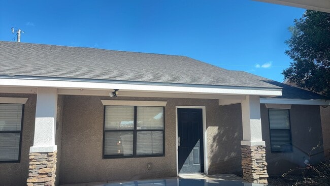 Building Photo - 808 W 18th - 2BED,2BATH Unit 808 Rental