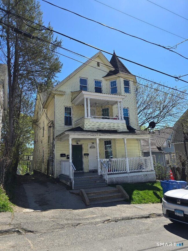 219 Woodlawn Terrace Unit 3rd floor