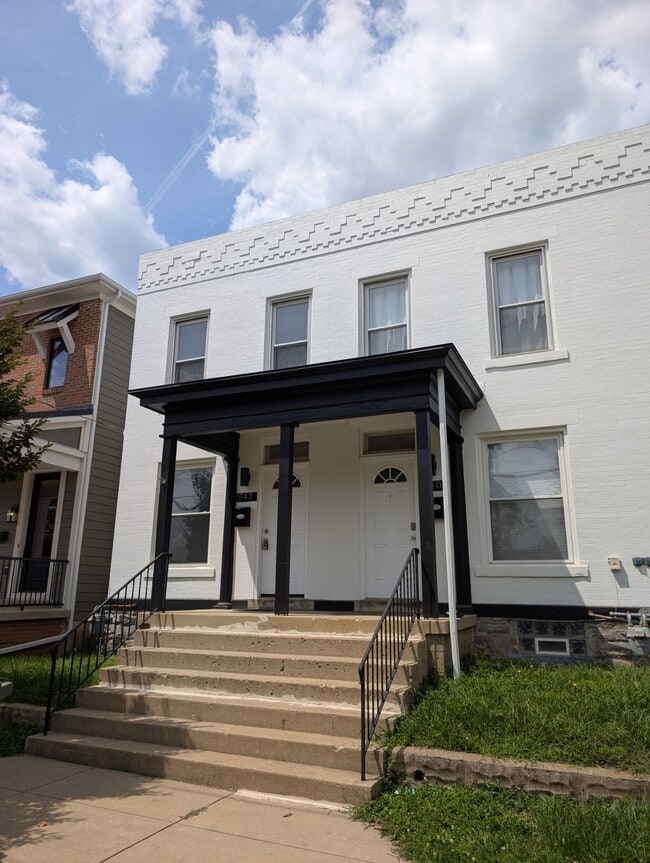 Building Photo - 542 W Town St Rental