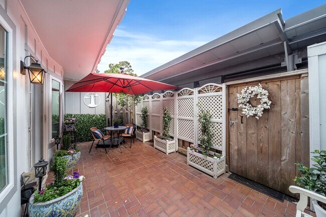 Photo - 8944 Chatsworth Dr