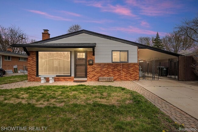 Building Photo - 31810 Briar Ln