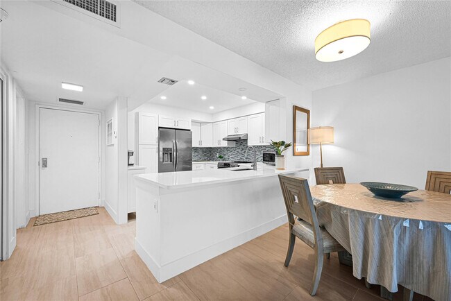 Photo - 3900 Galt Ocean Dr Unidad 704