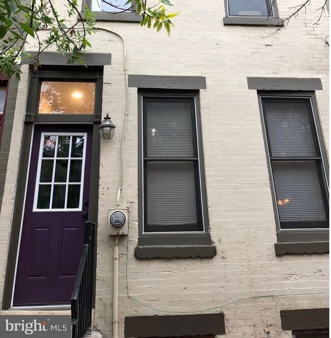 Building Photo - 327 Point St