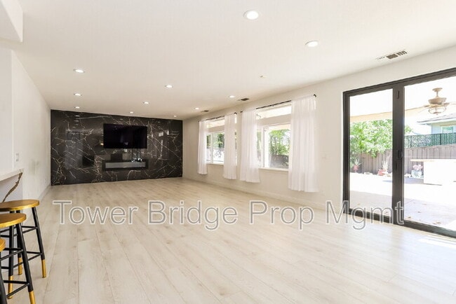 Photo - 1518 Southridge Ct