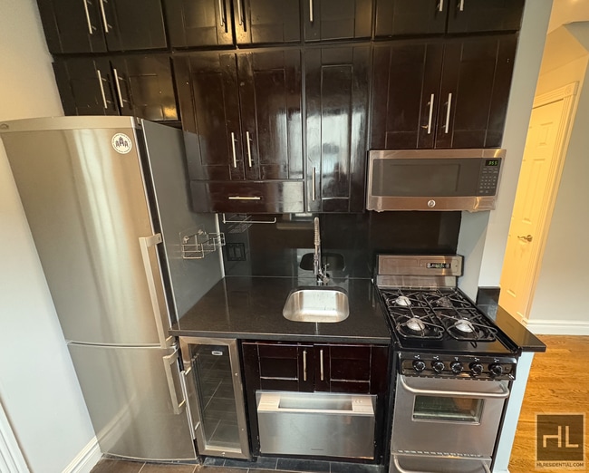 Photo - E 13TH ST. Unidad 6D