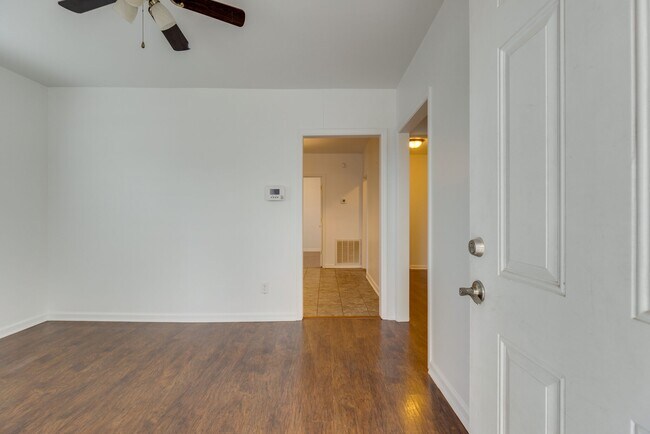 Photo - 712 45th Ave N