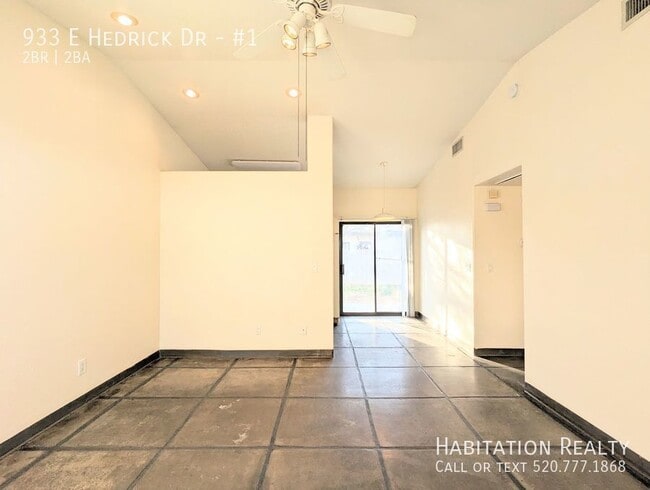 Photo - 933 E Hedrick Dr