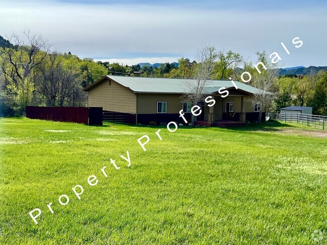 Building Photo - Single Family Home with Privacy in New Castle