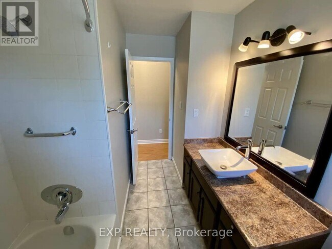 Photo - 92 Leaside Dr