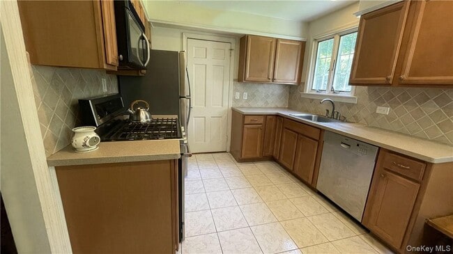 Photo - 261 Fox Meadow Rd