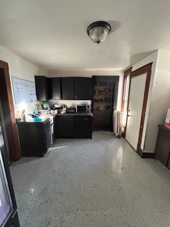 8 Bed 3 Bath close to UWEC!