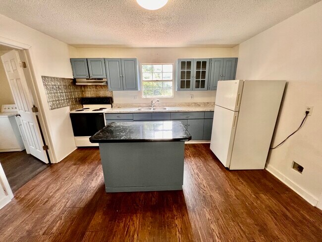 Photo - 1630 Wallace St