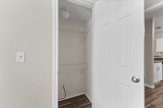 Building Photo - 512 Hollyhock st Unit 24