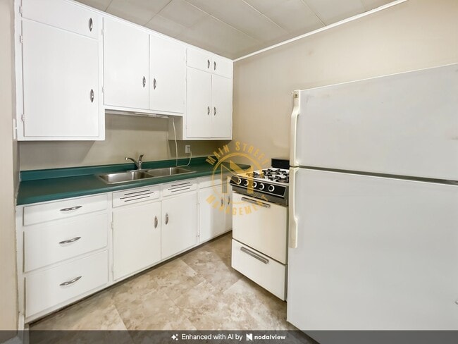 1330 E Walnut St Unidad Upper Front - 2