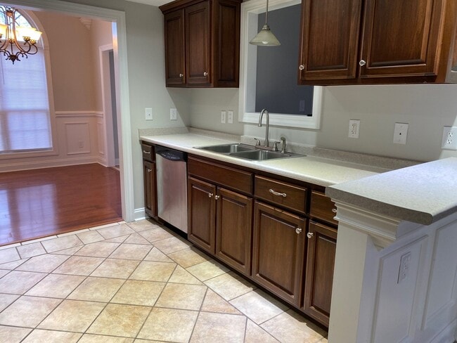 Photo - 32 Wyndelake Cv