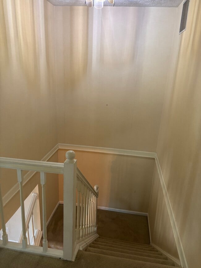 Photo - 704 White Tail Way