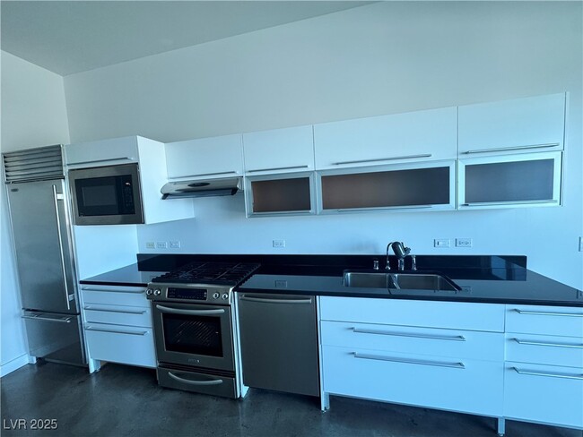 Building Photo - 200 Hoover Ave Unit 812
