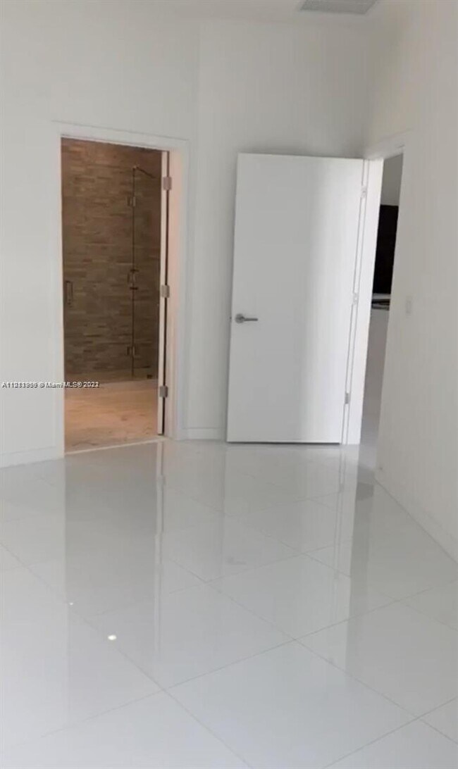 Photo - 851 SW 1st St Unit 512