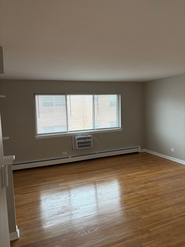 Living room view1 - 3049 N Harlem Ave