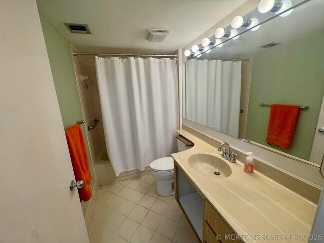 601 Seafarer Cir Unit 405