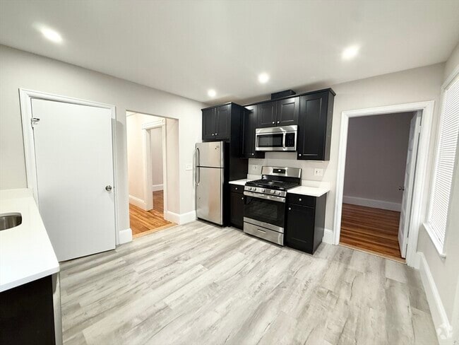 Building Photo - 71 Saxton St Unit 1 Rental