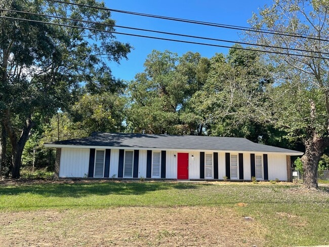 Building Photo - Geary Drive in Selbrook Rental