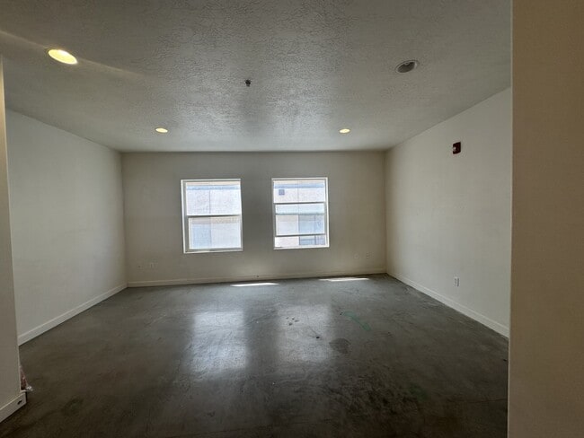Photo - 938 S Washington St Unit 105