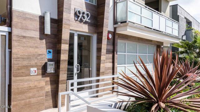 Photo - 932 N Alfred St Unit 201