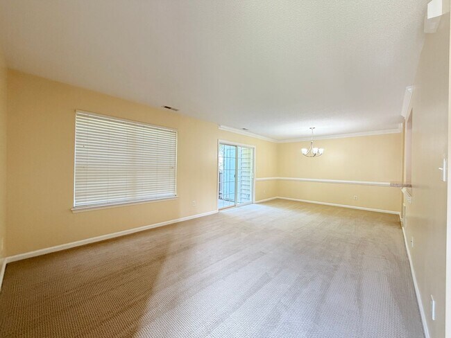 Photo - Bright 2 bed end unit Williamsburg