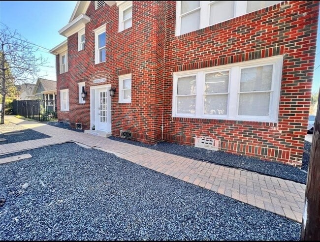 Building Photo - 2021 Kane St Unit 8 Rental