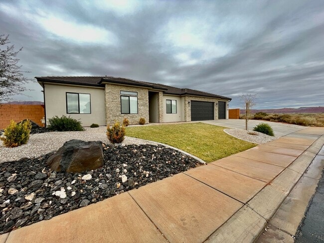 Building Photo - Lovely Four-Bedroom in Ivins with 3-Car Garage and Small RV parking Has Lots of Upgrades